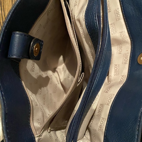 Michael Kors Hamilton Leather Tote - Picture 5 of 13